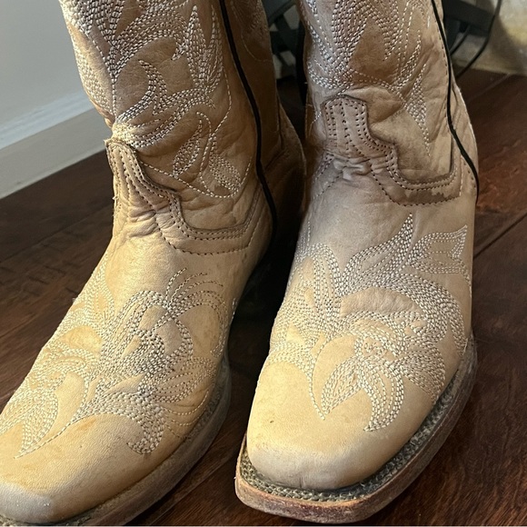 Veretta Cowgirl Boots - Off White - Picture 7 of 12